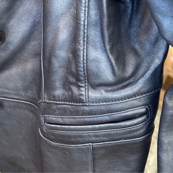 Tahari Women's Sleek Black Leather Jacket. - Picture 5 of 7